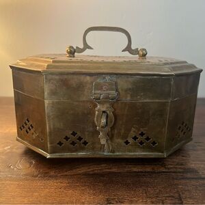 Vintage Brass Decorative Tea Box‎ Trinket Cricket Box Hinged Lid Handle